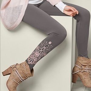 VENUS Embroidered leggings